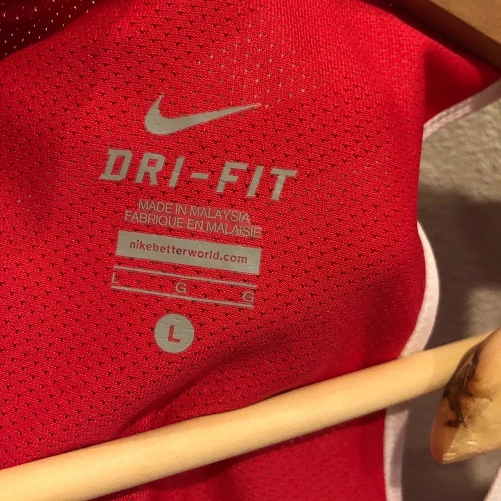 Duo Nike shirt in coral and raspberry